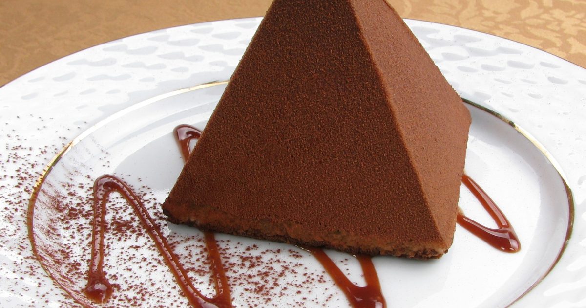 Chocolate cake pyramid - Hafner Canada